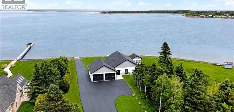 New Waterfront Bungalow, Steps from Tracadie