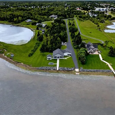 New Waterfront Bungalow, Steps from Tracadie