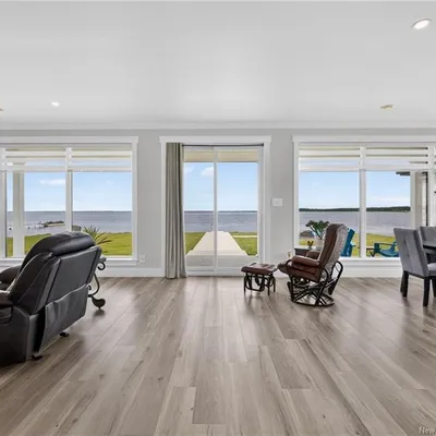 New Waterfront Bungalow, Steps from Tracadie