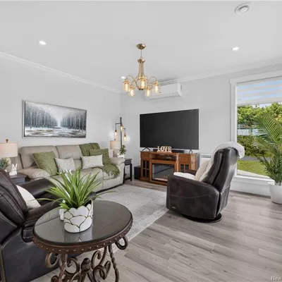 New Waterfront Bungalow, Steps from Tracadie