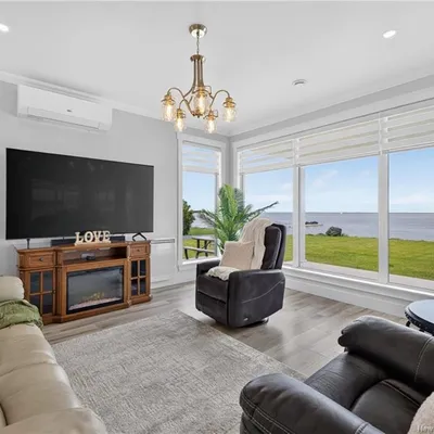 New Waterfront Bungalow, Steps from Tracadie